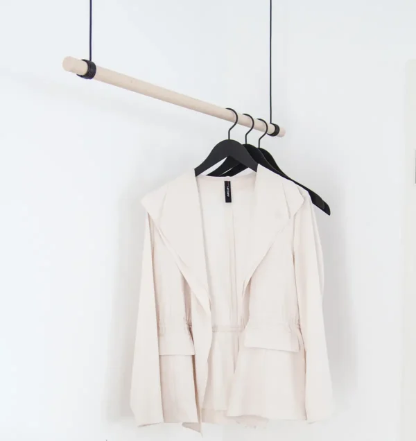 buche-garderobe-schwarzes-band.webp Garderobe S3 aus Buche natur