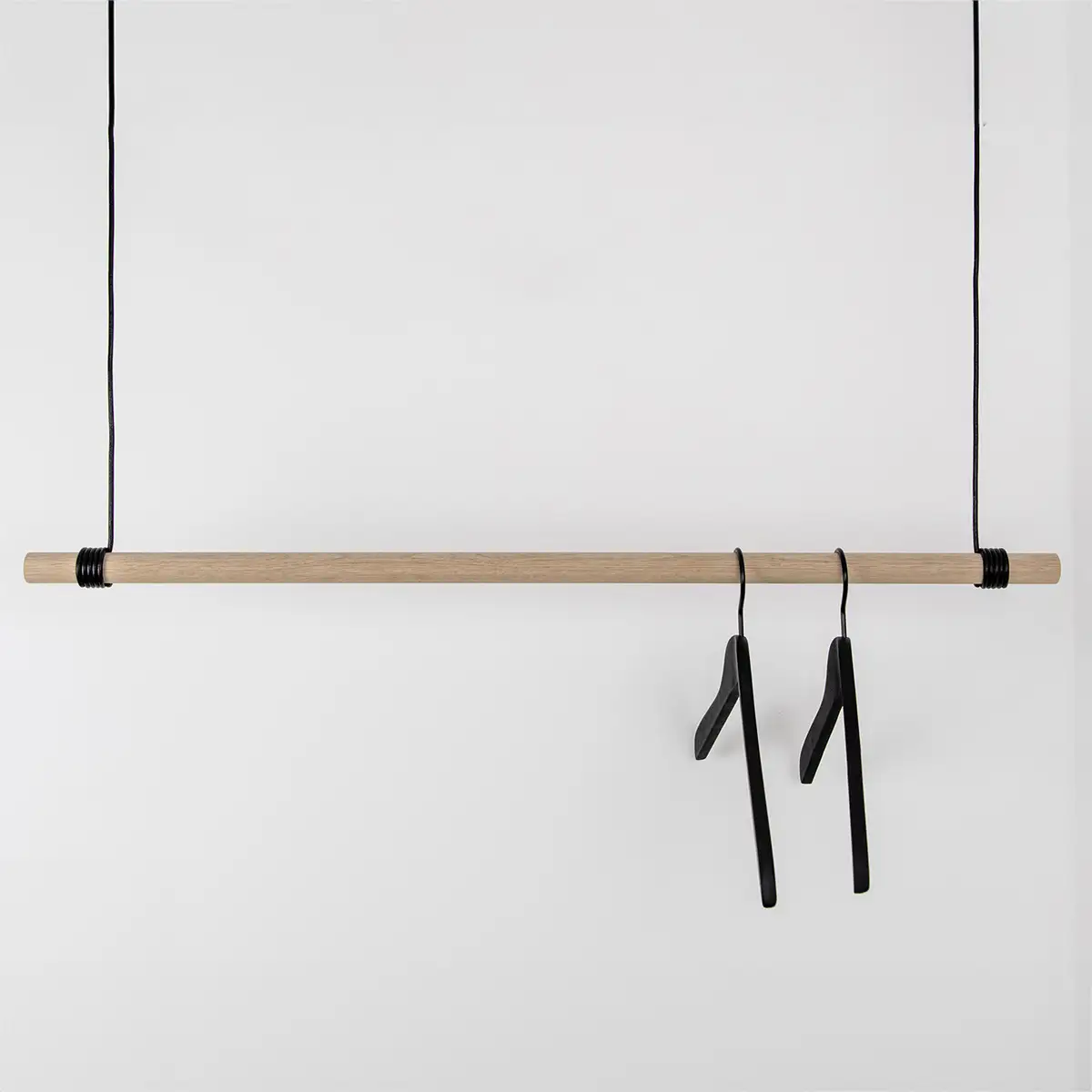 Hängegarderobe aus Eichenholz