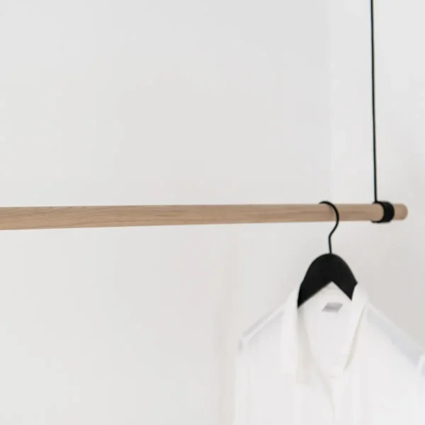 haengegarderobe-eiche.webp Garderobe S3 aus Eiche natur